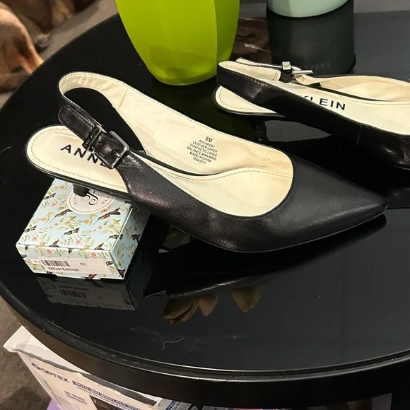 Anne Klein Black Pointed Toe Slingback kitten Heels.  Worn a couple of times. - Picture 2 of 7